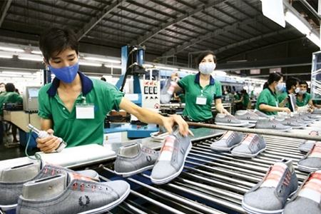 Xuất khẩu dệt may, giày dép và túi xách mang về hơn 60 tỷ USD