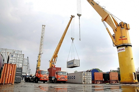 Chặn nguy cơ mất cân đối xuất nhập khẩu