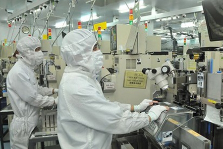 15 Japanese firms to move China production lines to Vietnam