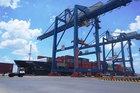 Sớm điều chỉnh giá dịch vụ xếp dỡ hàng hoá container