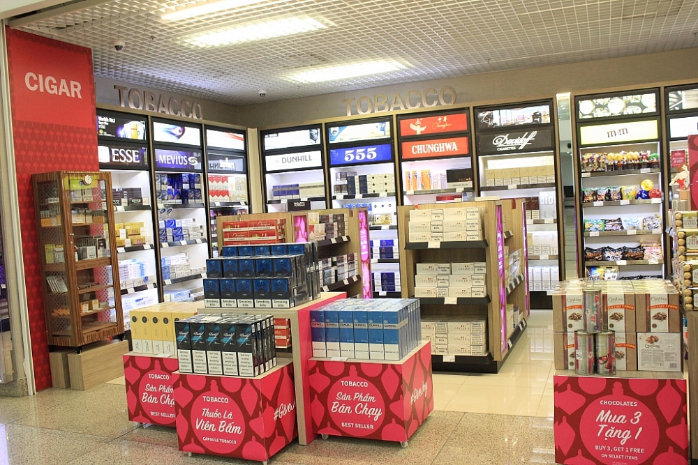 Cửa hàng miễn thuế tại sân bay quốc tế Nội Bài. Ảnh: N.Linh
