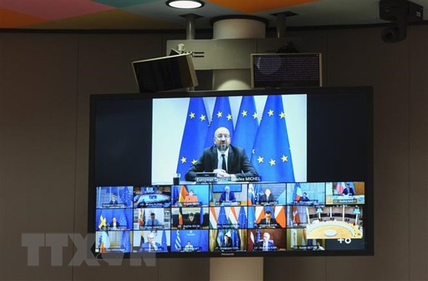 Chủ tịch Hội đồng châu Âu Charles Michel (phía trên) và lãnh đạo các nước EU họp thượng đỉnh trực tuyến về kế hoạch phục hồi sau đại dịch COVID-19. Chủ tịch Hội đồng châu Âu Charles Michel (phía trên) và lãnh đạo các nước EU họp thượng đỉnh trực tuyến về kế hoạch phục hồi sau đại dịch COVID-19.