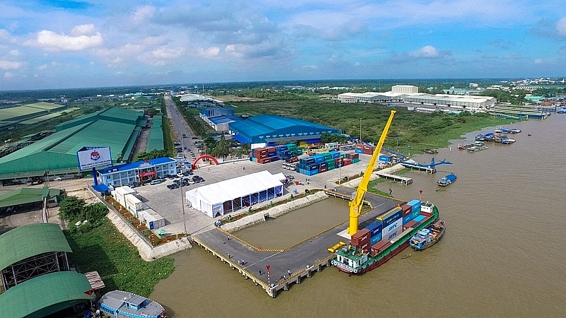 Cảng thủy nội địa Tân Cảng Thốt Nốt được tiếp nhận phương tiện thủy nước ngoài. Cảng thủy nội địa Tân Cảng Thốt Nốt được tiếp nhận phương tiện thủy nước ngoài.