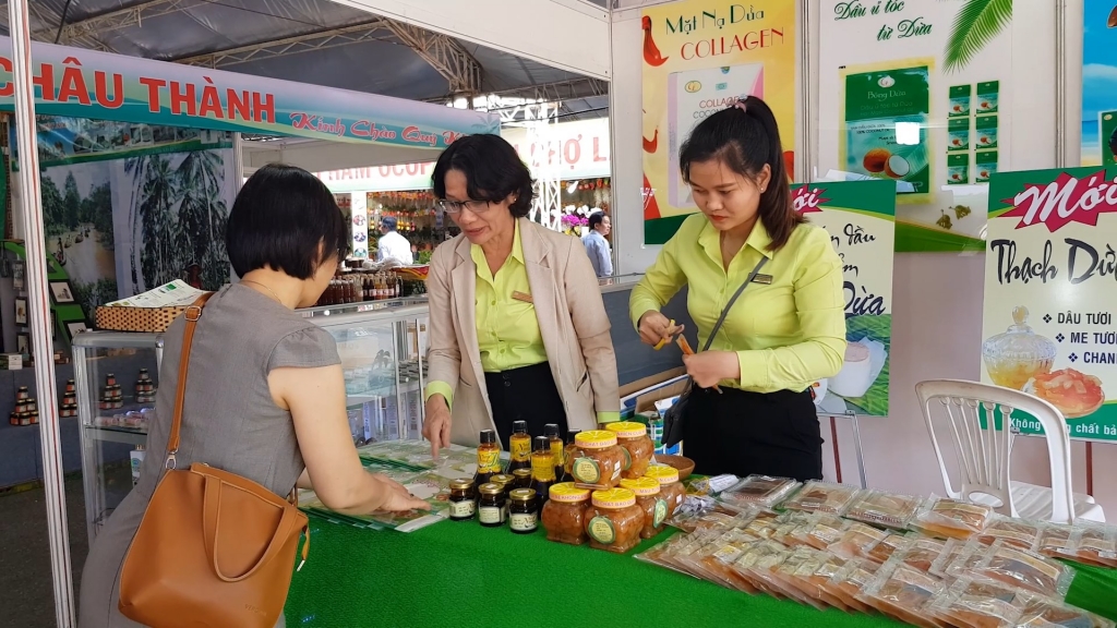 Sở Công Thương Bến Tre thường xuyên tổ chức các buổi hội chợ triễn lãm nhằm kết nối tìm nguồn cung cho các sản phẩm chủ lực của địa phương