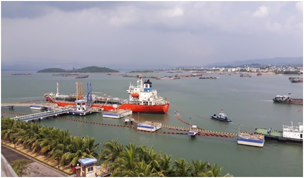 Cảng dầu B12 đón tàu Long Phú 20 lần đầu tiên cập cầu 40.000 DWT Cảng dầu B12 đón tàu Long Phú 20 lần đầu tiên cập cầu 40.000 DWT