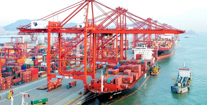 Xuất siêu 100 triệu USD trong tháng 2