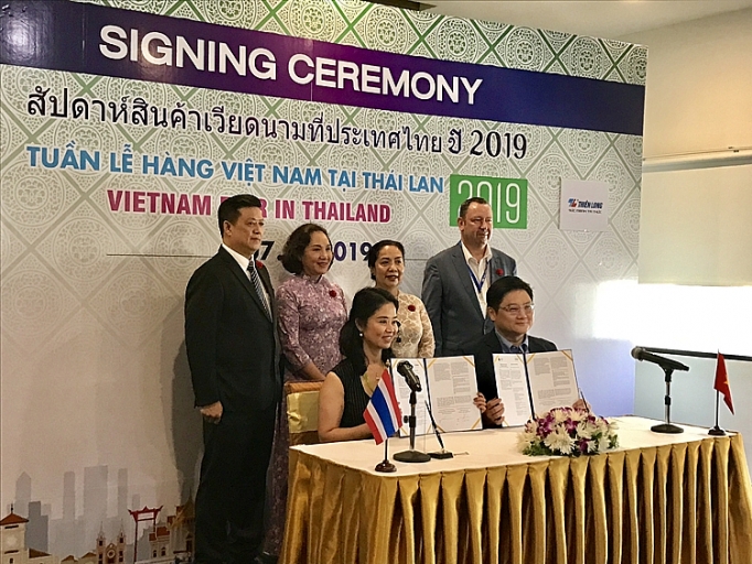 Lễ ký kết MOU giữa đại diện Big C Thái Lan và Tập đoàn Thiên Long Lễ ký kết MOU giữa đại diện Big C Thái Lan và Tập đoàn Thiên Long