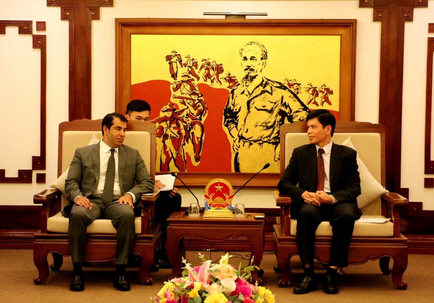 Thứ Trưởng Bộ Giao Thông Vận Tải Lê Anh Tuấn tiếp đại sứ Imanov